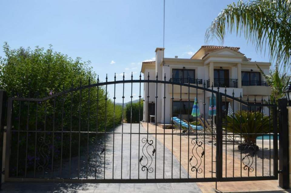 Dora' S Villa Argaka Exteriör bild